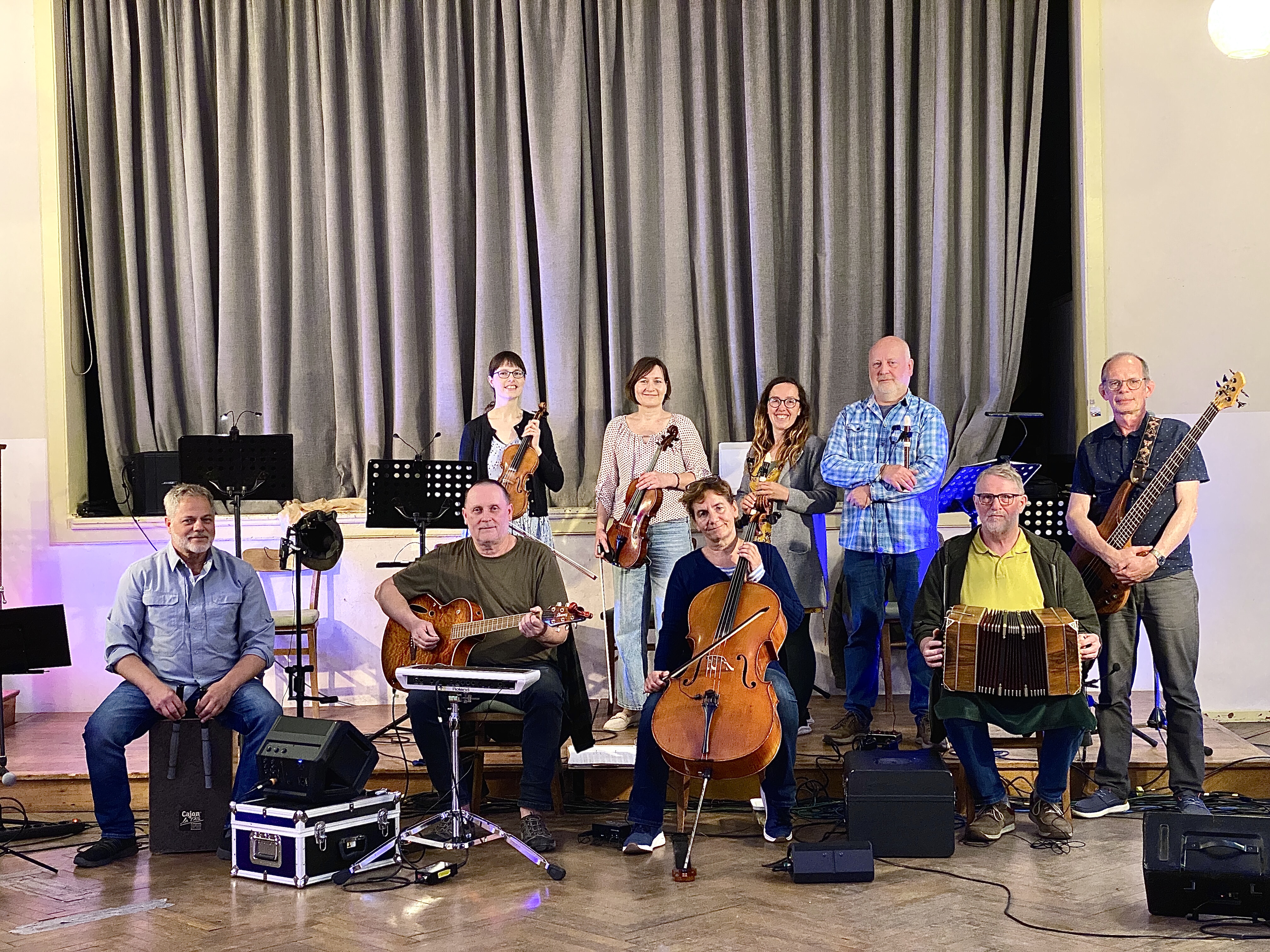 Die DICKBAND mit ihren Musikerinnen und Musikern